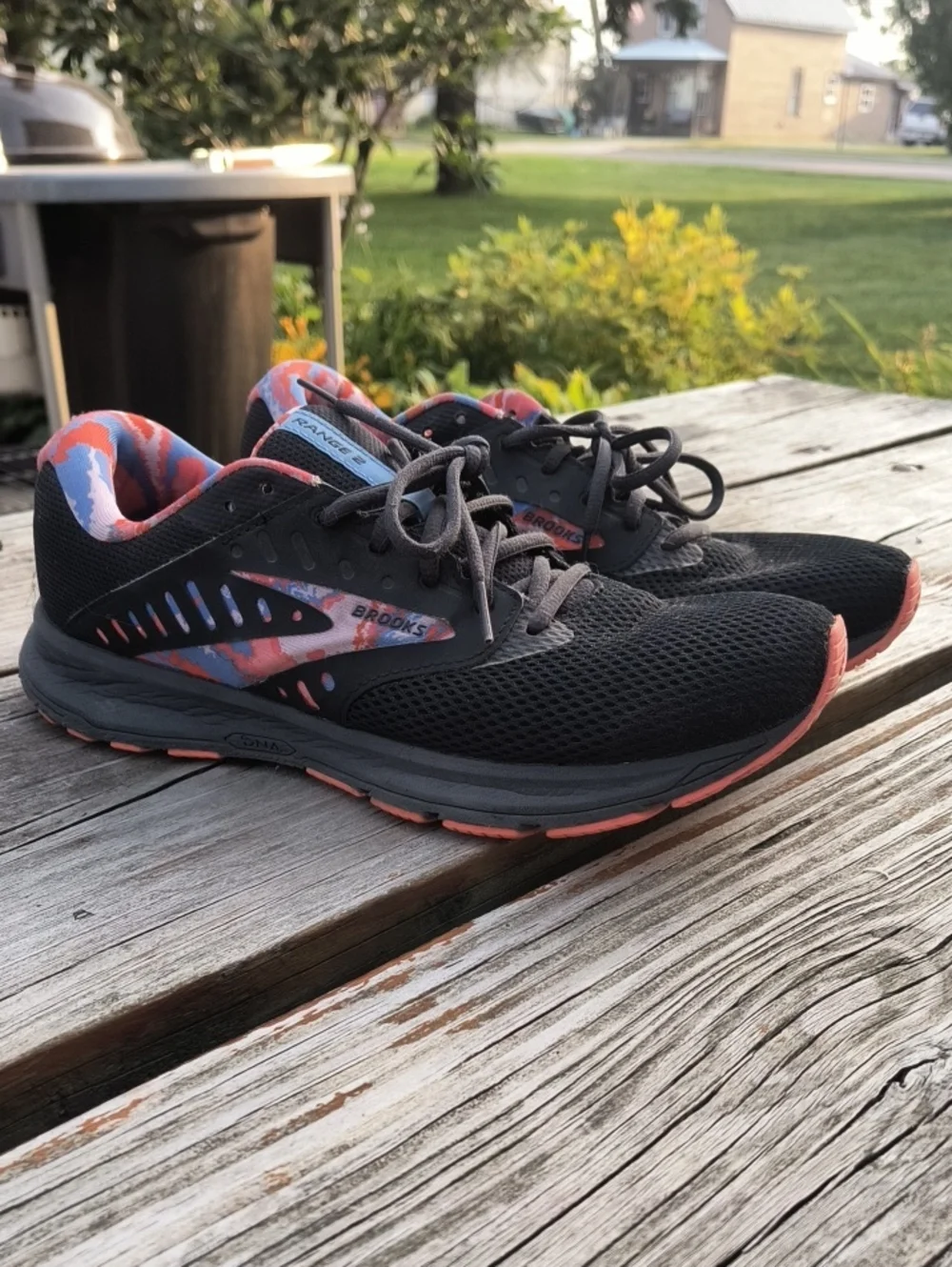 Brooks Range 2 Running Shoes with Coral and Light Blue Accents Women's Size 11